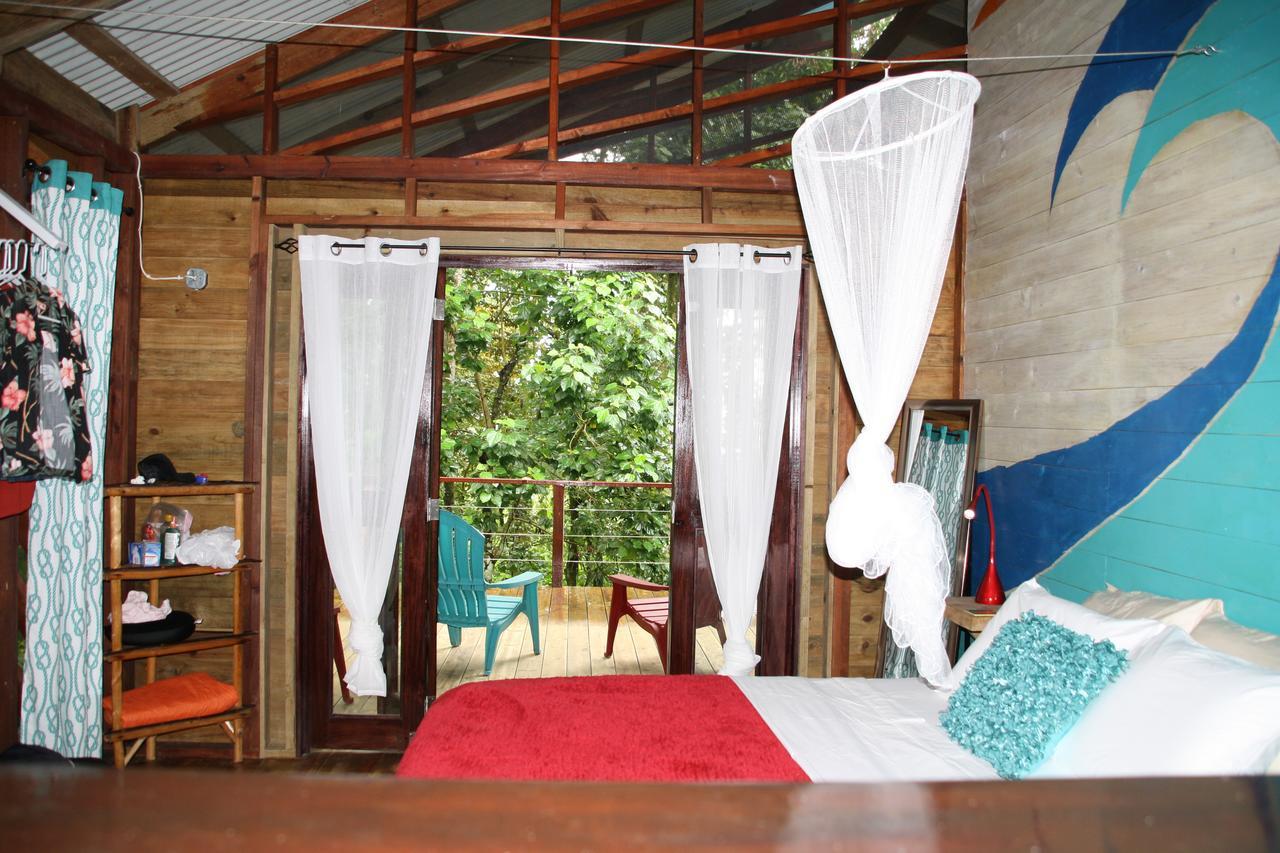 Surf Break At Paunch Bed and Breakfast Bocas del Toro Buitenkant foto