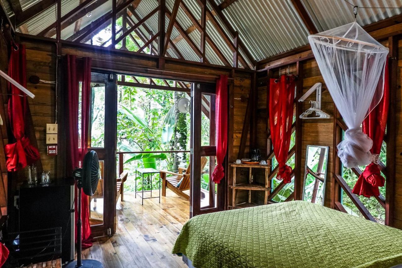 Surf Break At Paunch Bed and Breakfast Bocas del Toro Buitenkant foto