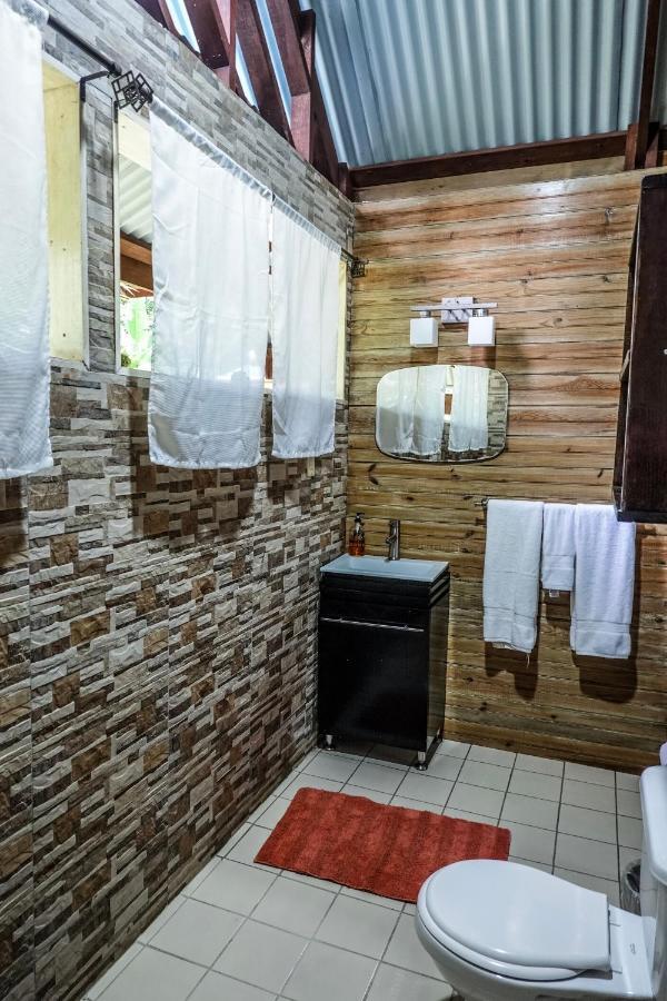 Surf Break At Paunch Bed and Breakfast Bocas del Toro Buitenkant foto